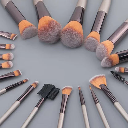 Zestaw do makijażu LumaBlush pędzelki + gąbeczki