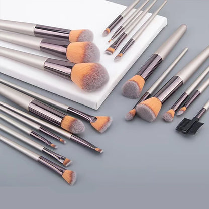 Zestaw do makijażu LumaBlush pędzelki + gąbeczki